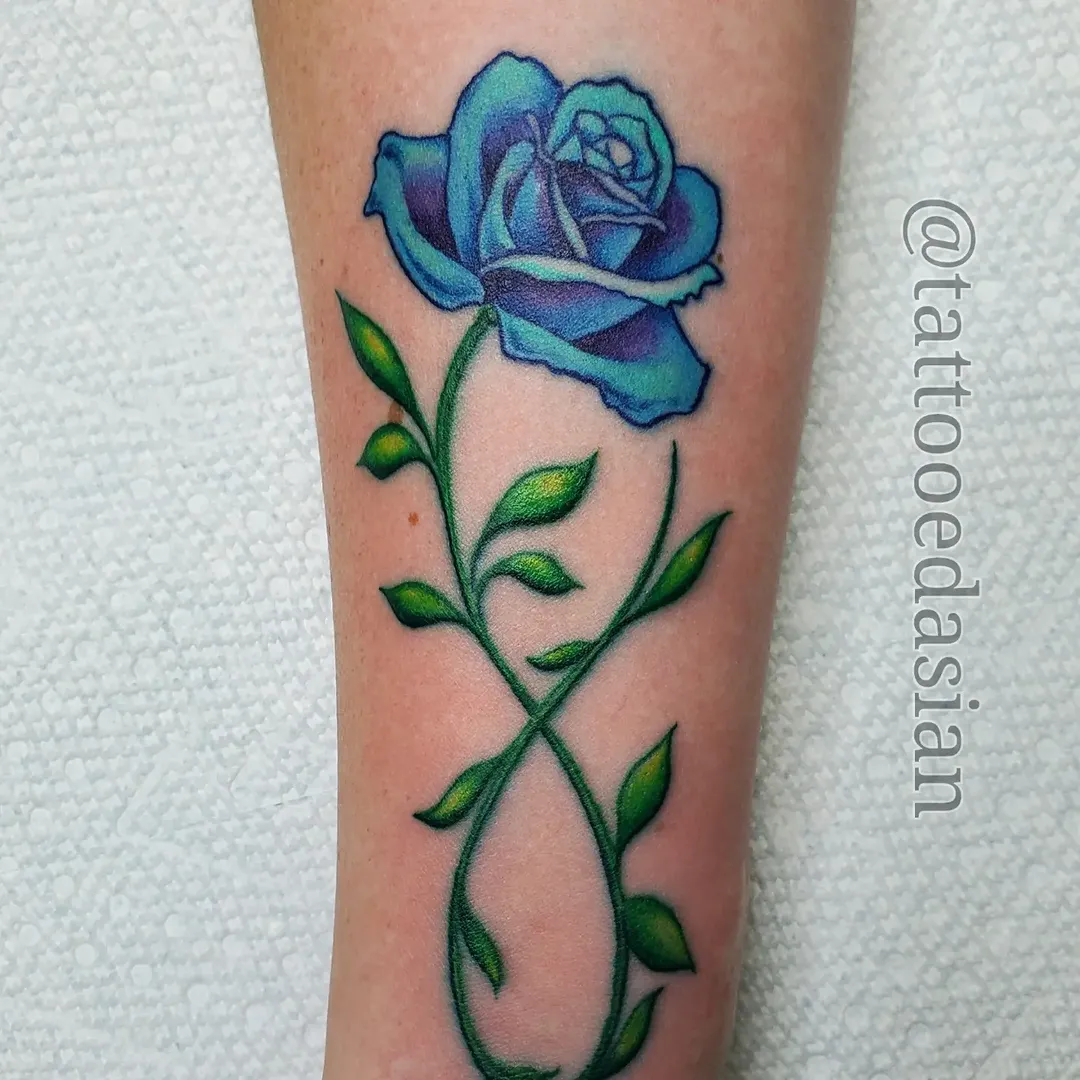 To match her sister... 🌹