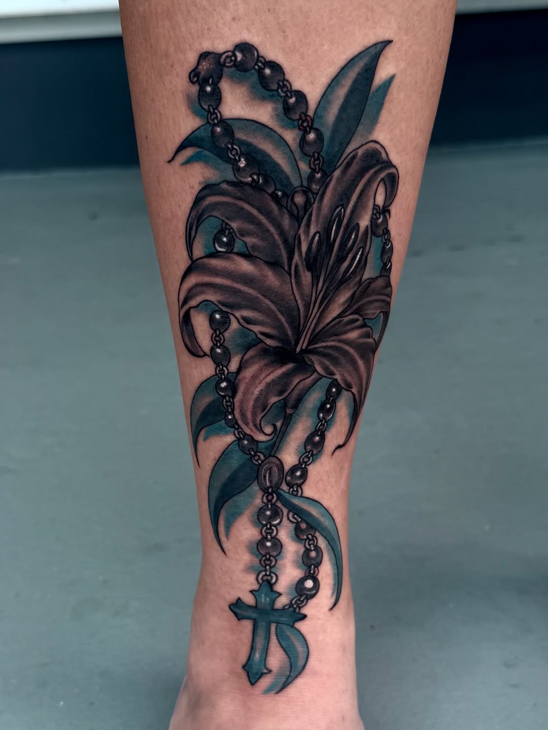Check out this lily and rosary piece by tat2xcr33p3r hit him up for you next piece!
