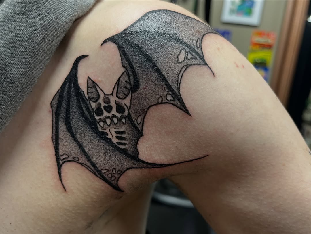 Love this creepy bat I got to do !! The placement was so perfect too! Would love to do more like this🤗