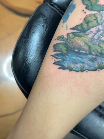Ireland tattoo 🇮🇪 really loved how this tattoo pops! Such a beautiful one.